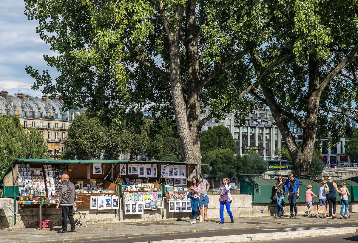 Bouquinistes on Quai de Conti