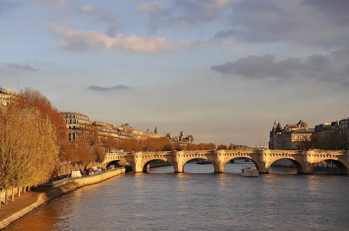 Pont Neuf in the evening light